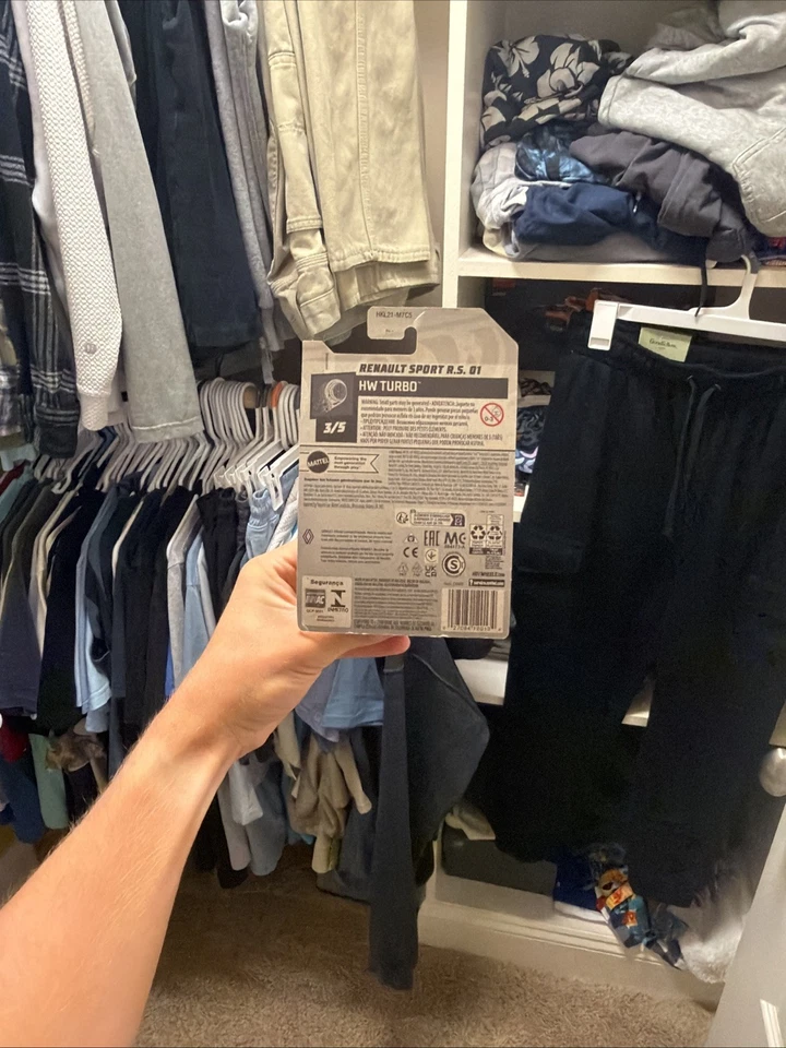 Hotwheels Super Treasure Hunt Renault Sport R.S. 01 Foto 3 de 4