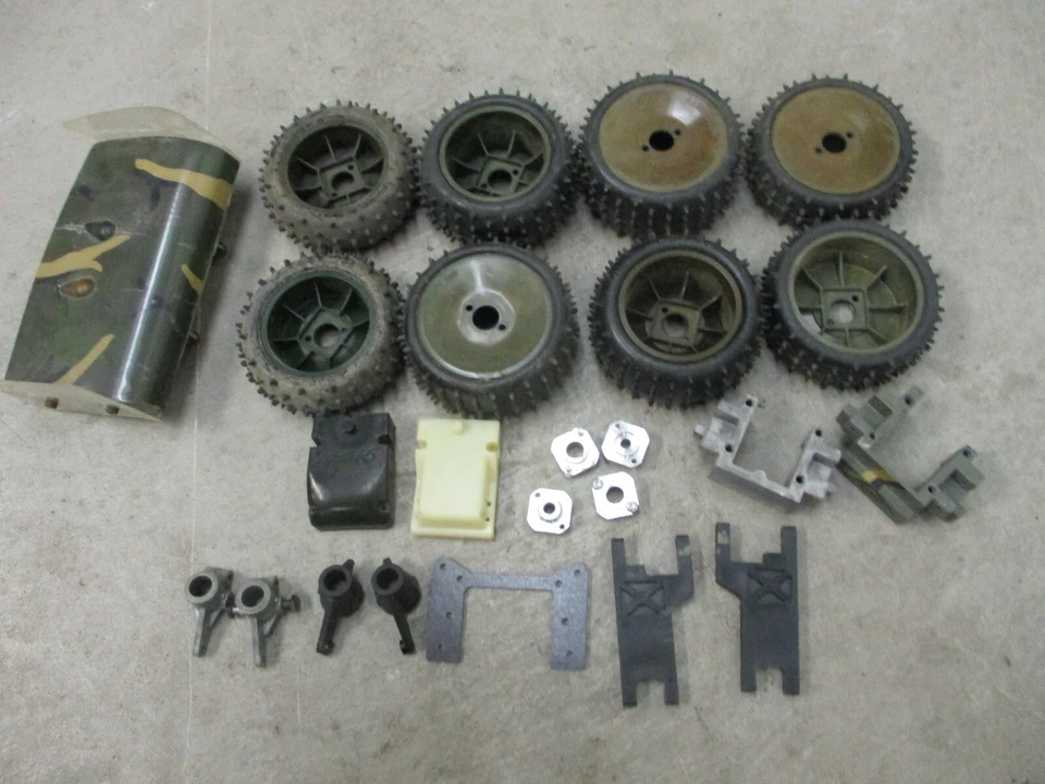 Yokomo YZ-10 competition 4WD Team Associated 1/10 RC , With Replacement Parts - Image 4 of 4