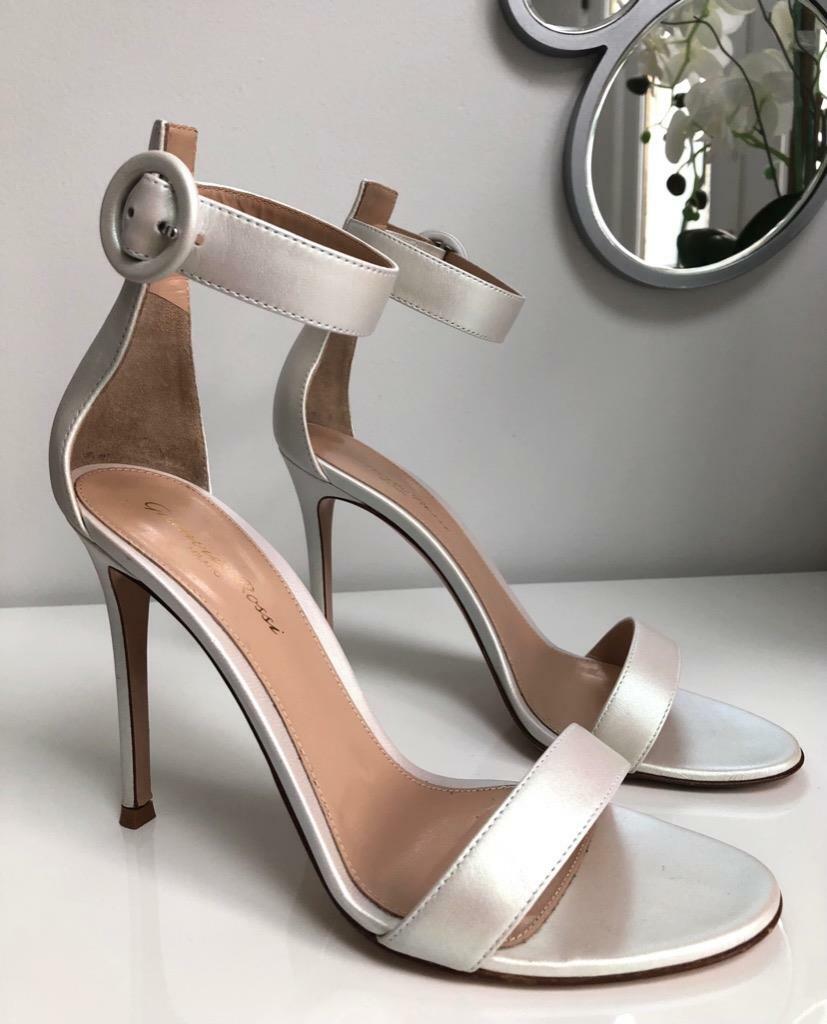 未使用 イタリア製Gianvito Rossi ヒールサンダル スエード39.5 未使用 イタリア製Gianvito Rossi ヒールサンダル スエード39.5