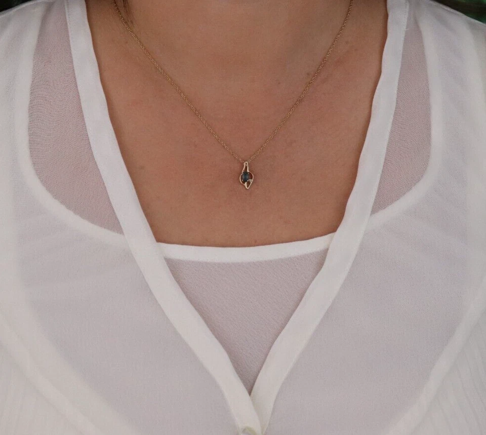 Collar de oro amarillo de 14k con topacio azul natural y diamantes cadena de 18" Foto 3 de 4