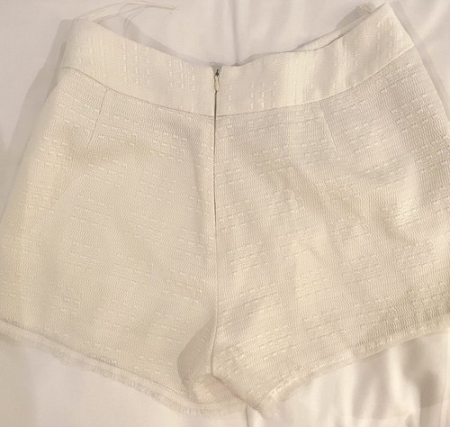 Willow White Short shorts With Chain Zip Pocket Size US4/ AU8 - Picture 2 of 6