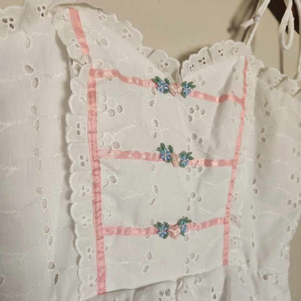 Maxi Vestido de Verano Vintage Candi Jones California Talla 3 Blanco Ojales Acentos Rosa Foto 4 de 4