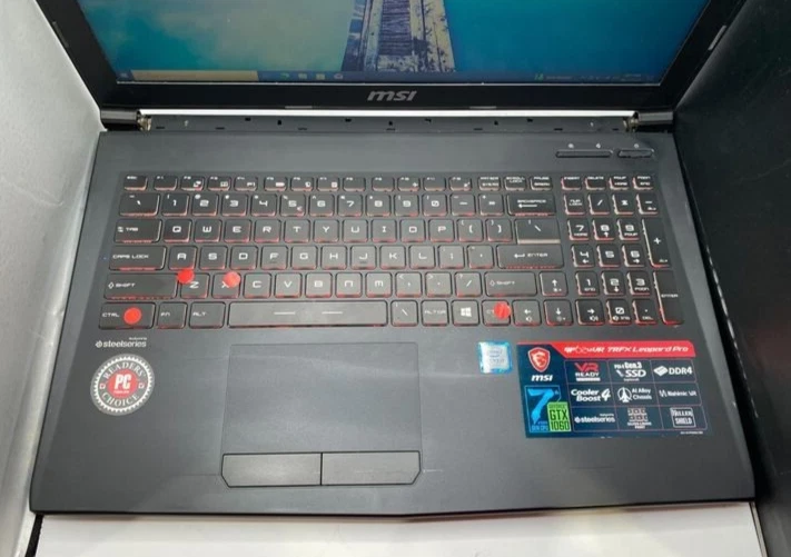 MSi MS-16R1 Gaming Intel Core i7-8750H @2.20GHz 8GB RAM 256GB SSD Foto 2 de 4