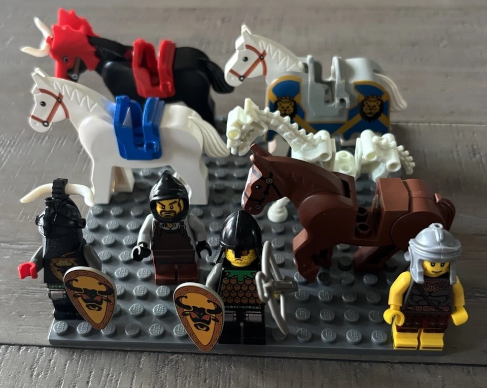 Lego Horse Barding King Leo Castle Knights Kingdom. Horses And Nights!  Mint!! - Image 3 of 4