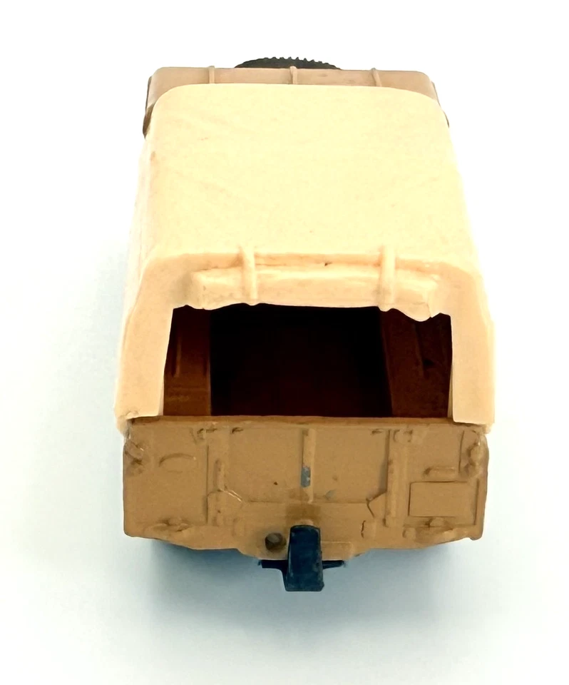Corgi Toys - Tan Land Rover 109 WB with Canopy - Image 3 of 4