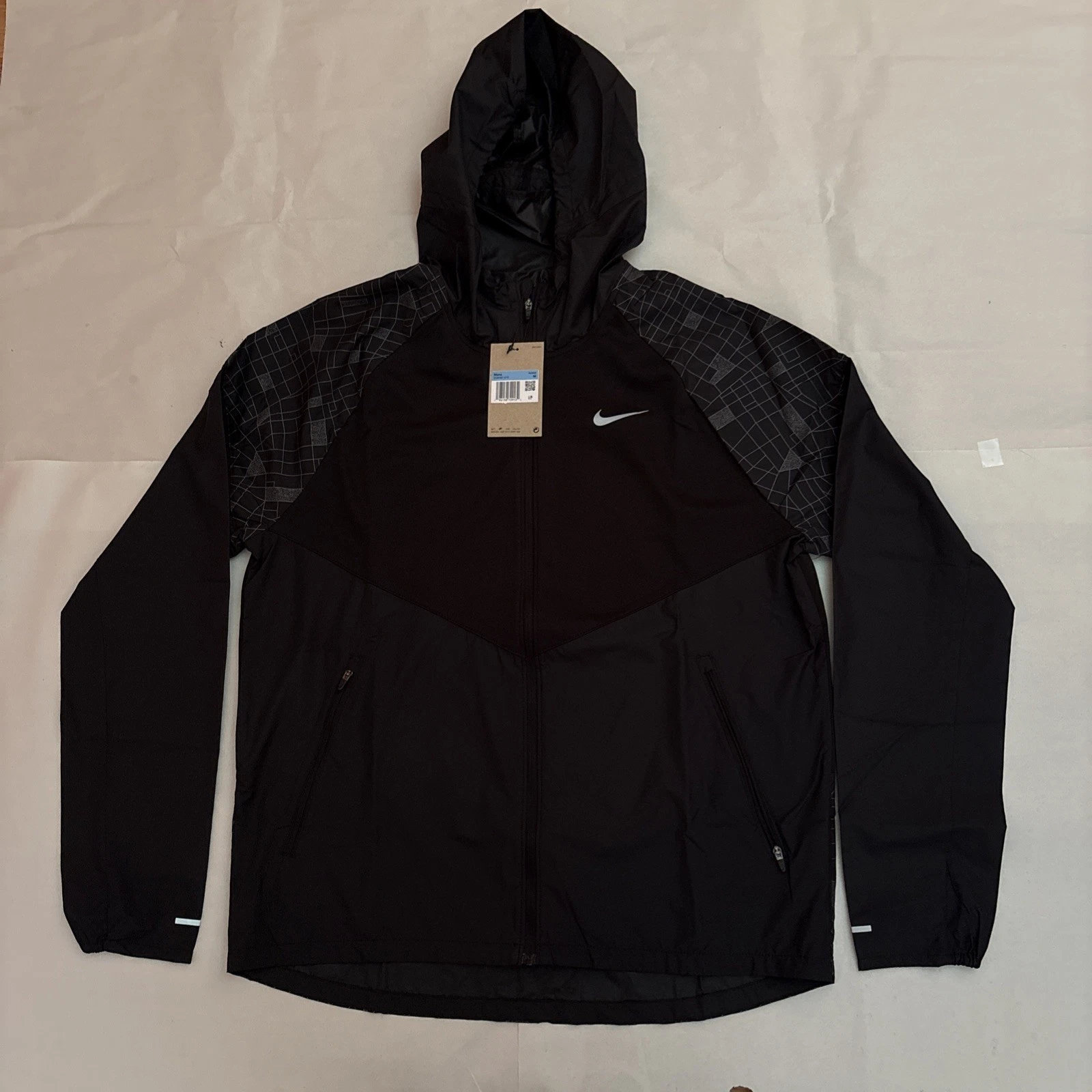 Nike Trail Running Jacket - Men’s Medium
Opens in a new window or tab