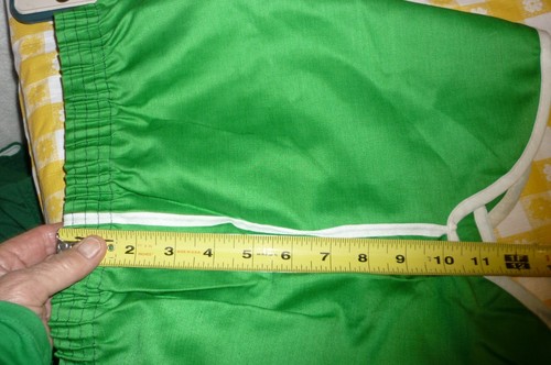 VINTAGE 70ER SHORTS X-LARGE FITNESSSTUDIO SPORTLÄUFER GRÜN MIT WEISSEM STREIFEN USA - Bild 5 von 6
