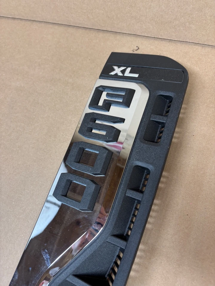 Insignia de ventilación de guardabarros cromada OEM FORD F-600 SD 23-25 XL LADO DERECHO PC3B-P000A72 Foto 4 de 4