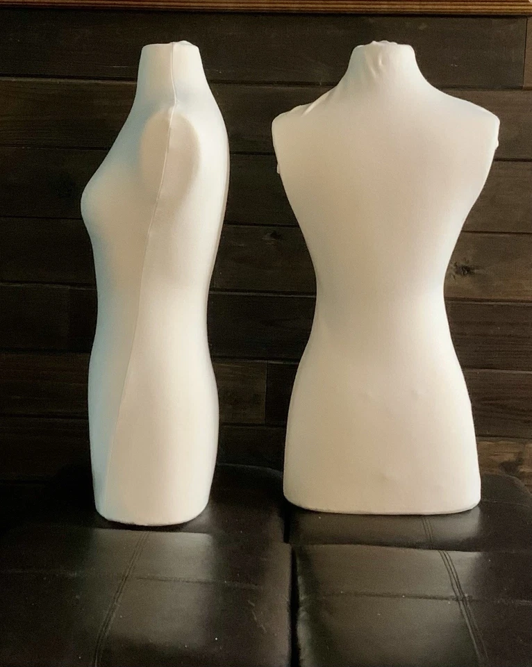 4 torsos de maniquí 2 mujeres, 1 hombre y 1 niño Foto 3 de 4