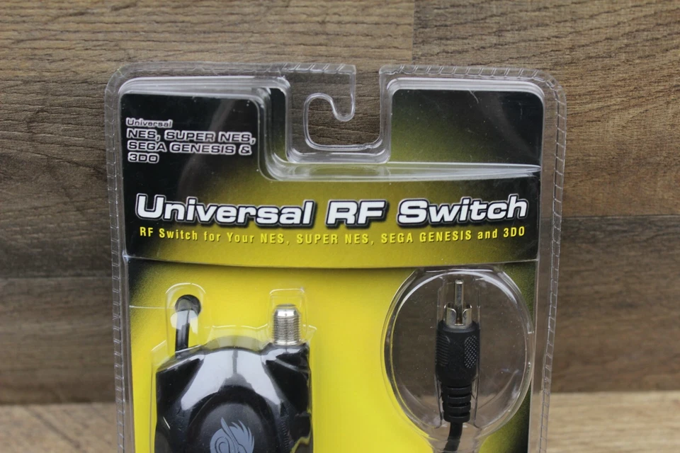 Pelican Accessories NES Super NES Sega Genesis 3DO Automatic TV Switch - Image 2 of 4