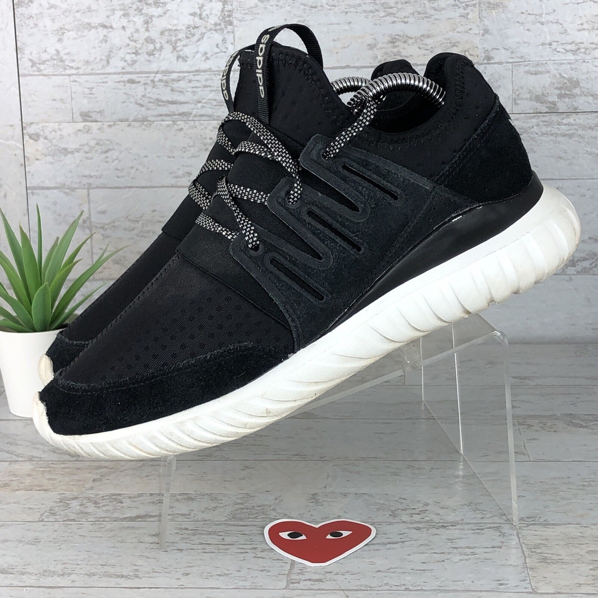 ADIDAS TUBULAR RADIAL Men's Athletic Shoes Size 7 CORE BLACK ADIDAS TUBULAR RADIAL Men's Athletic Shoes Size 7 CORE BLACK