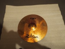 Cymbale Zildjian 13" Hit Hat- Serie Zbt. (Uniquement La Cymbale Bottom)