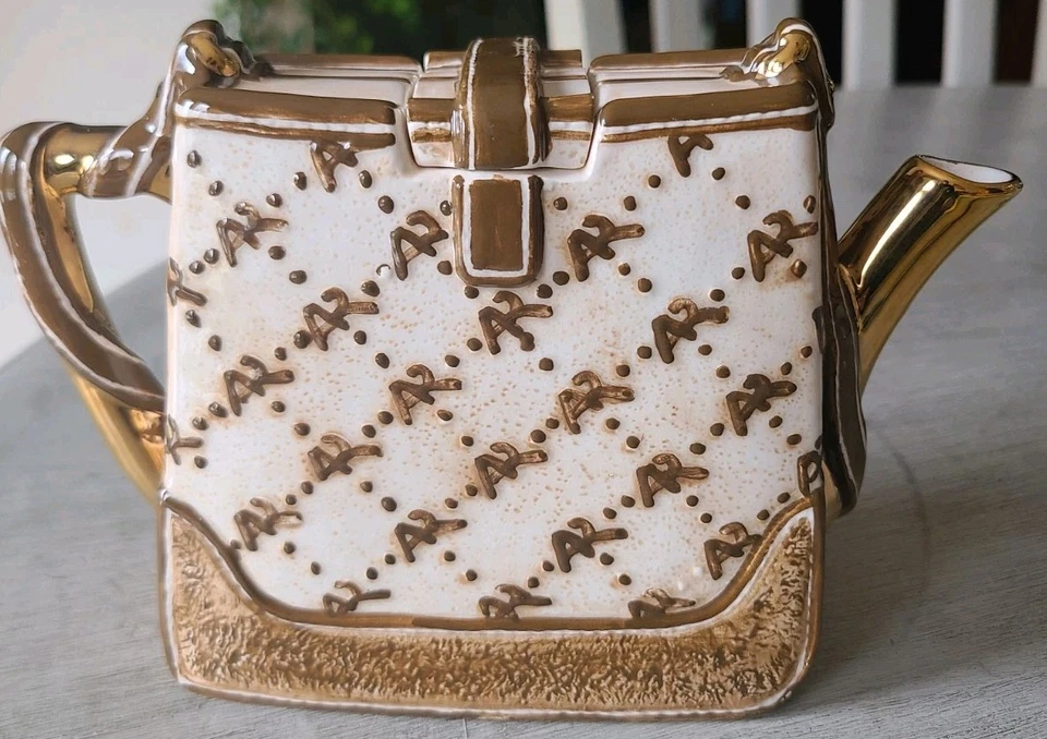 Bule de porcelana vintage Western House the Village AR marrom e dourado  - Imagem 2 de 4