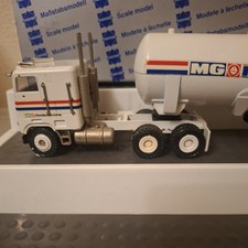 Conrad 1.50 Scale White Freightliner Gas Tanker MG Industries.UK Only (55)