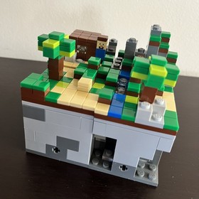 LEGO Minecraft: Minecraft Micro World: the Forest 21102 Complete Open