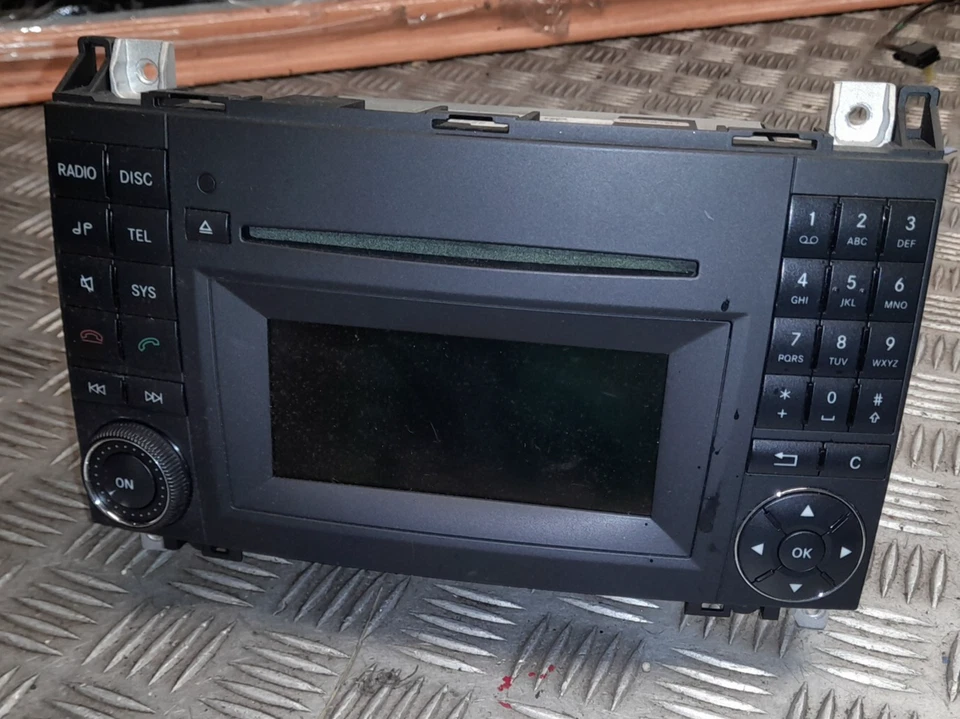 Mercedes B-Class 170 W245 Autoradio Radio CD Player A1698705894 - Immagine 2 di 4