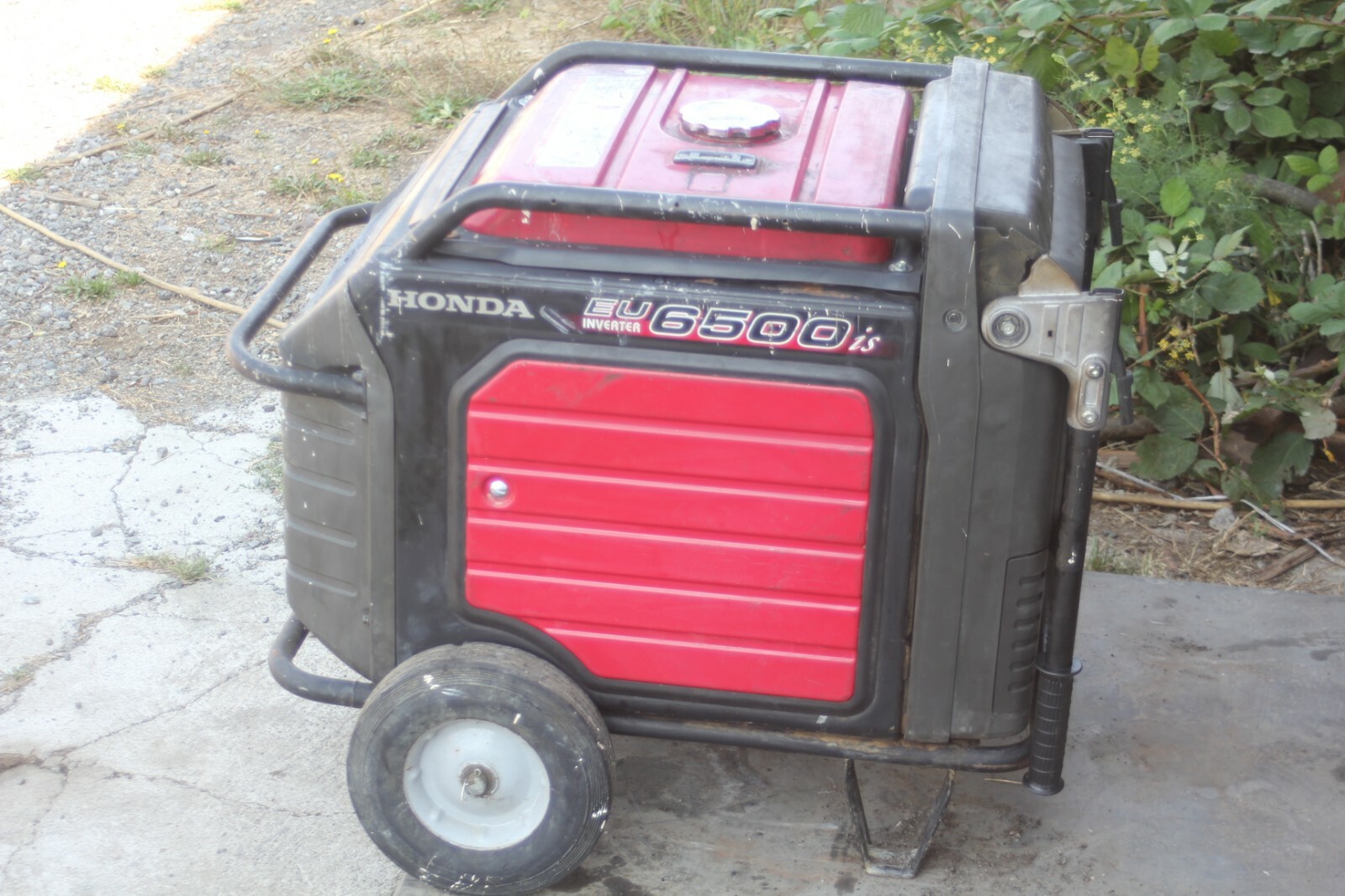 Wheel Mounted Honda Portable Generator EB3000c 120V 240V Tested 