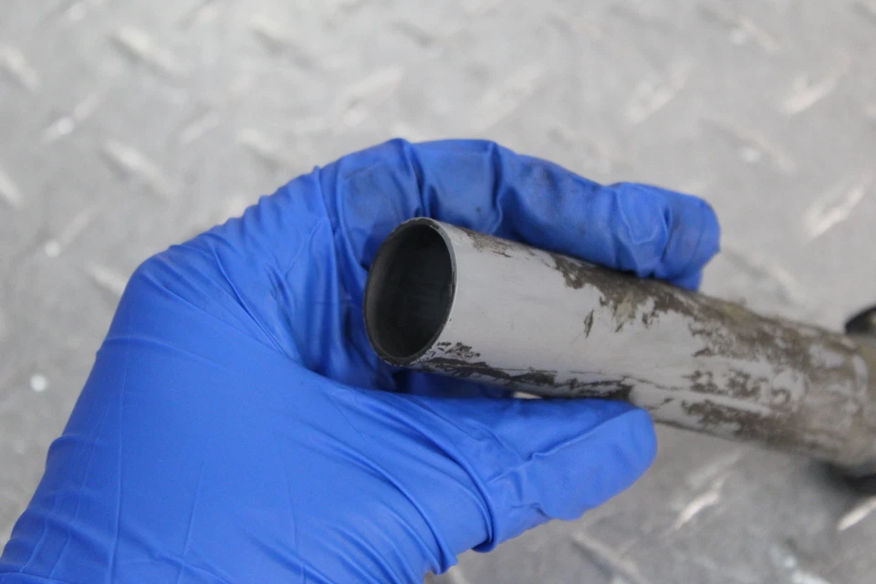 2007 KAWASAKI NINJA ZX10R ZX1000D RIGHT THROTTLE GRIP TUBE - Image 4 of 4