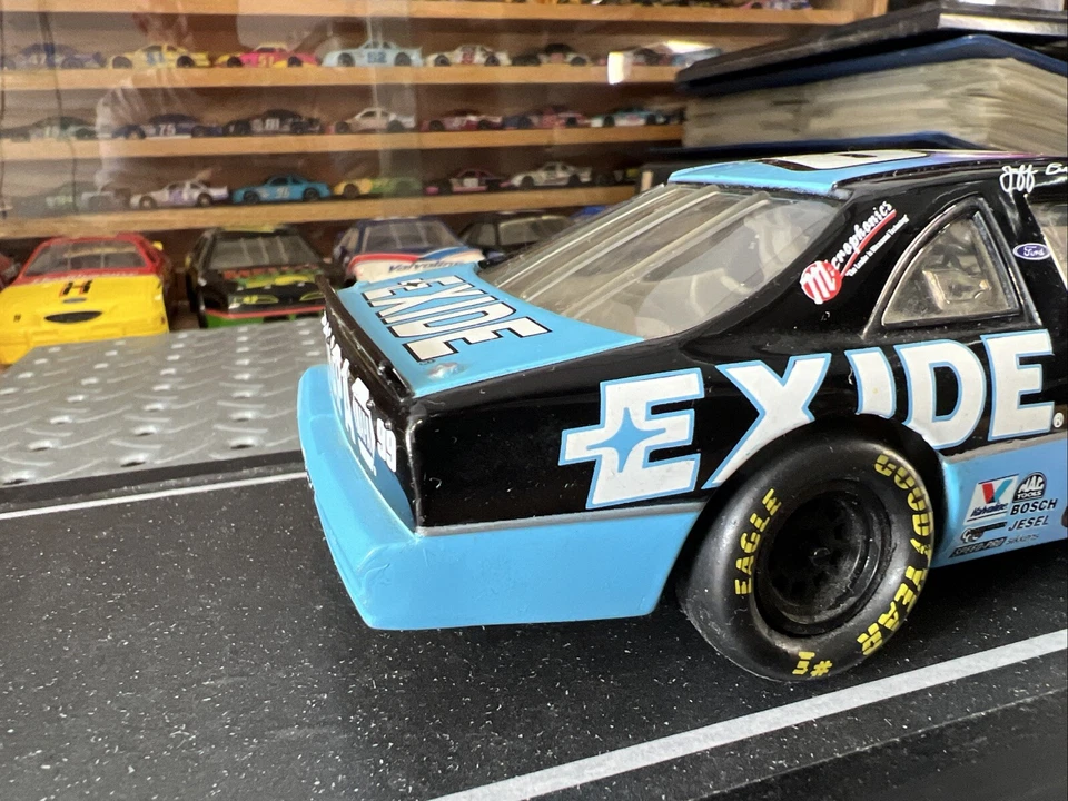 Revell - Jeff Burton #99 Exide Baterías 1995 Ford Thunderbird Foto 4 de 4