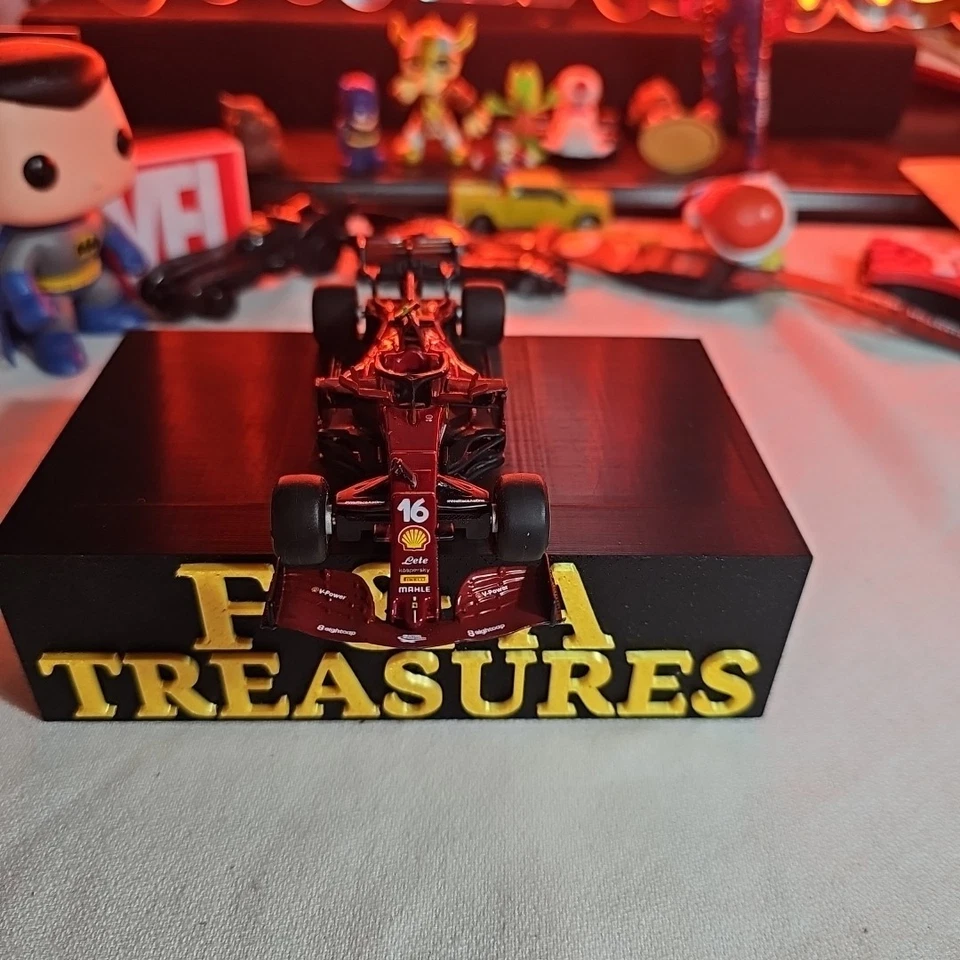 1/43 Burago Ferrari SF1000 Sebastian Vettel Toscan GP 1000th Foto 3 de 3