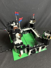 Lego 6085 Castle Black Knights Black Monarch's Castle Knights Knights Castle 1988 P2