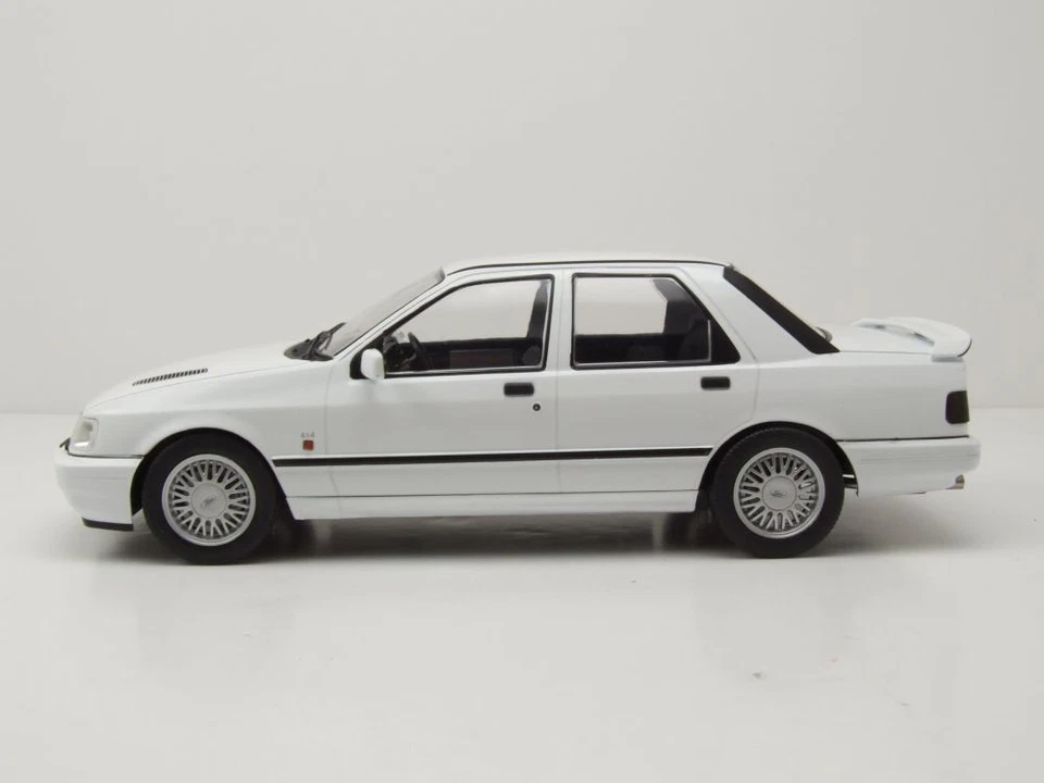 Ford Sierra Cosworth 4X4 1992 Bianco Modellino 1:18 MCG - Immagine 3 di 4