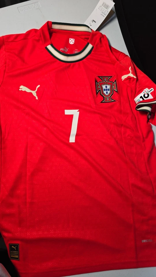Cristiano Ronaldo Portugal 2025 Home Jersey Size M - Image 4 of 4