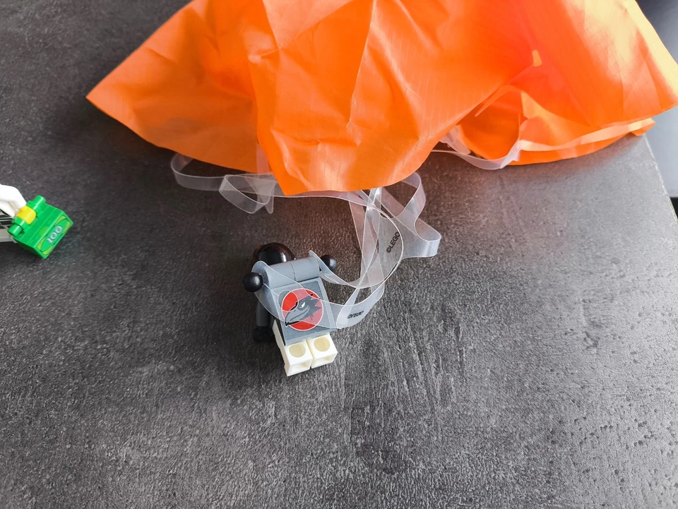 LEGO City 60208 Sky Police Parachute Arrest, photo 3 sur 4