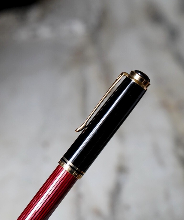 Stylo Plume Pelikan M800 Résine Rouge Striée & Noir - Plume Or Massif 18K - Occasion