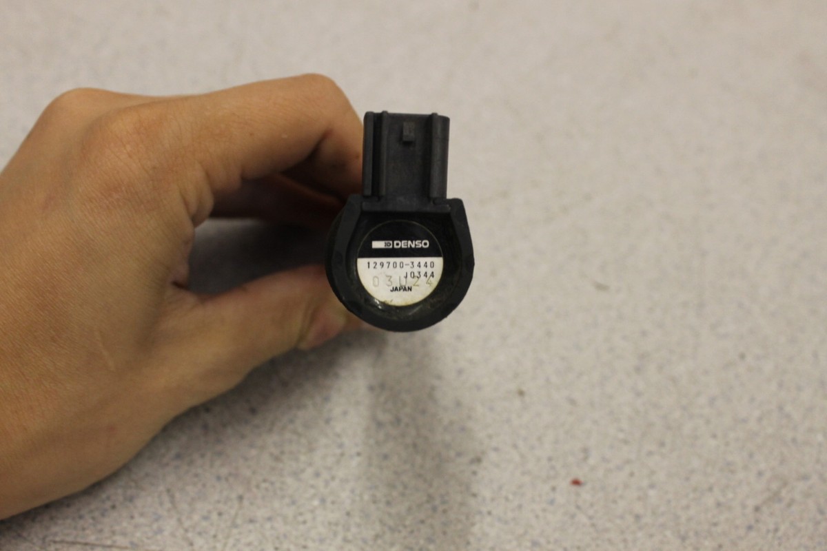 1999 Suzuki Gsxr600 Ignition Coil Spark Plug Cap Boot GSXR 600 99