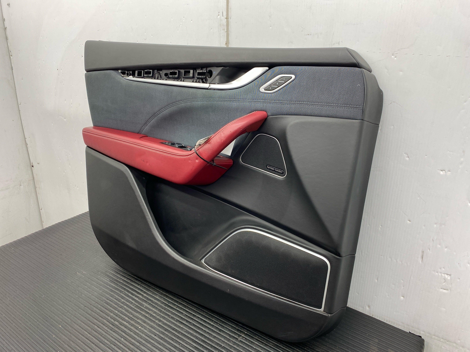 2017 - 2020 MASERATI LEVANTE M161 OEM LEFT FRONT INNER DOOR TRIM PANEL