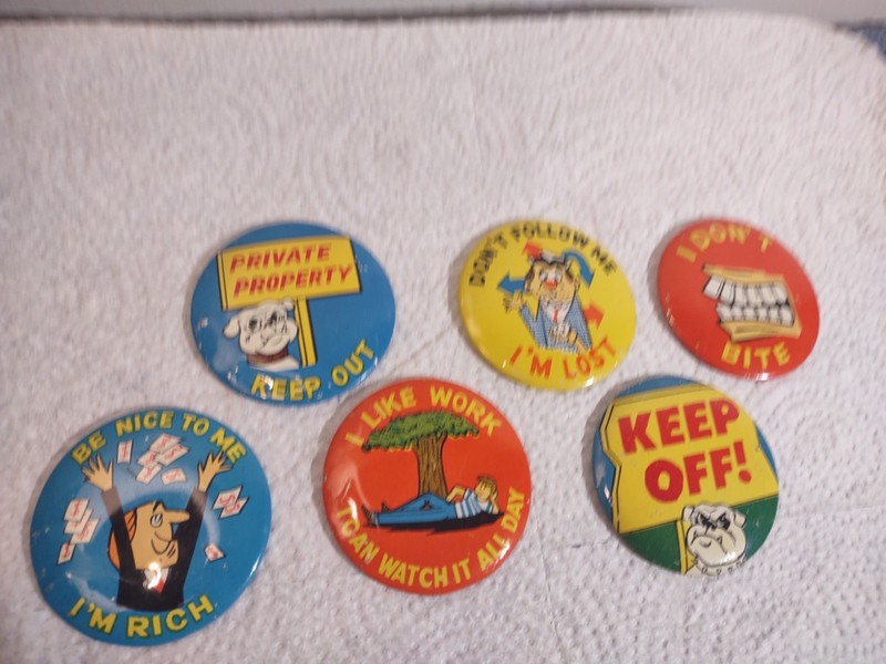 6 Vintage Pin Back Badges Topps Batty Buttons Fun Buttons