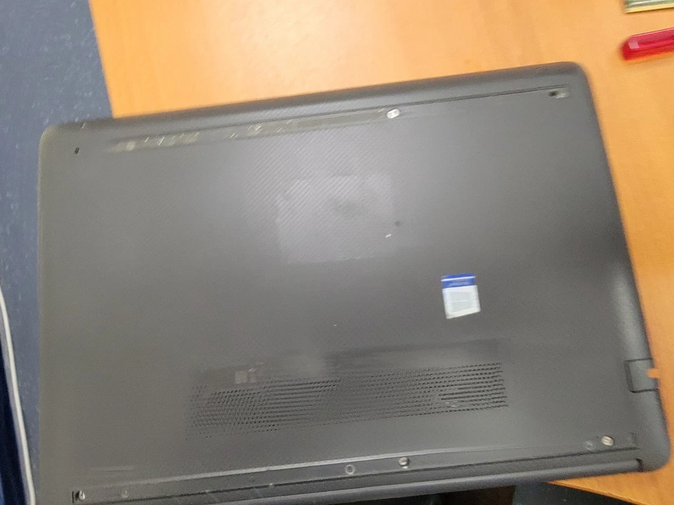 HP 245 G8 Laptop Screen broken Tested BIOS - Image 4 of 4