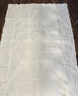 Vintage White Embroidered Cut Out tablecloth 46x64'' Scalloped Edge Intricate