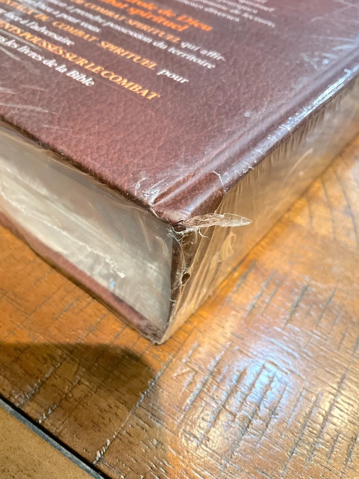 FRENCH  BIBLE  La Bible Du Vainqueur - The Overcomer Bible, Hardcover DAMAGED - Image 2 of 4
