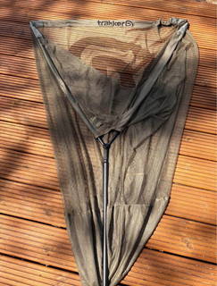 Trakker Sanctuary T12 R Landing Net. Used only a few times.