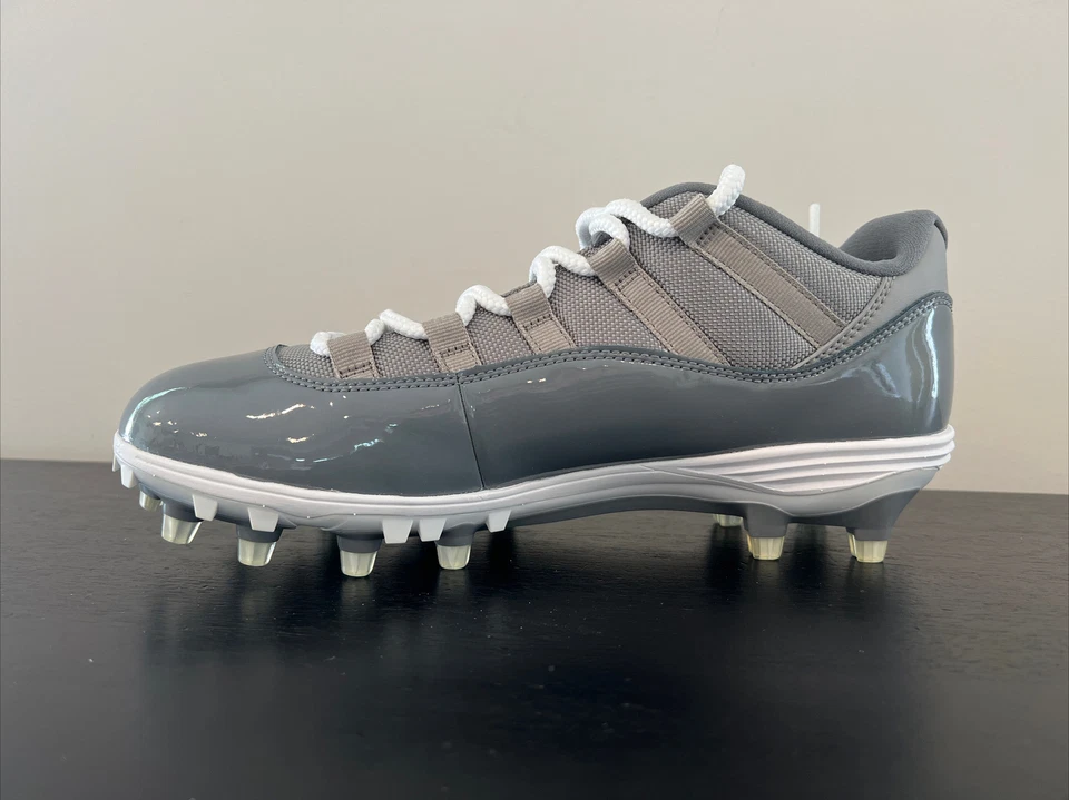 Botines de fútbol retro grises bajos frescos talla 9,5 Air Jordan 11 AO1560-003 Foto 2 de 4
