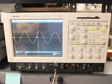 Tektronix TDS7704B Oscilloscope, 4 Ch,  7 GHz, 20 GS/s, w/opt 5M SM ST JT3 RTE