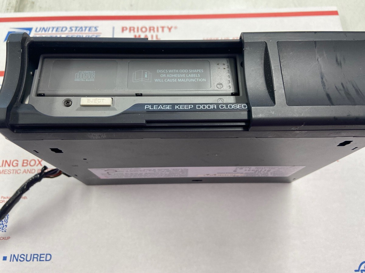 2003-2011 Lincoln Town Car Cartier CD Changer OEM # 3W7T-18C849-AA