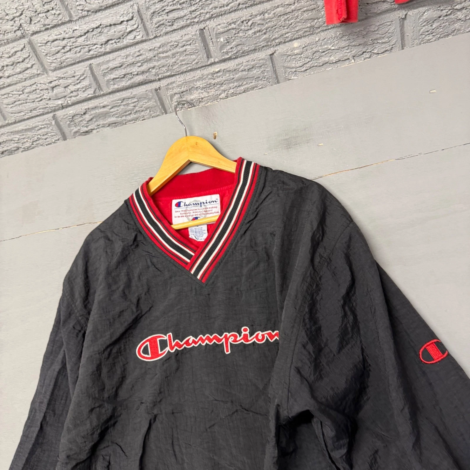 Champion Mens Vintage V-Neck Windbreaker Pullover Black Red White Nylon Size M