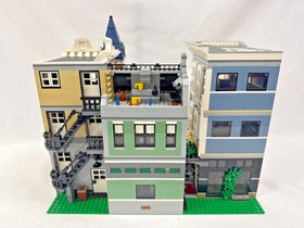 Lego Assembly Square 10255 Modular Building Creator Expert 100% Complete Set Toy