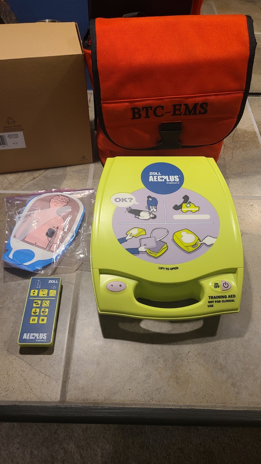 ZOLL AED PLUS TRAINER2 Training Device with Remote and pads