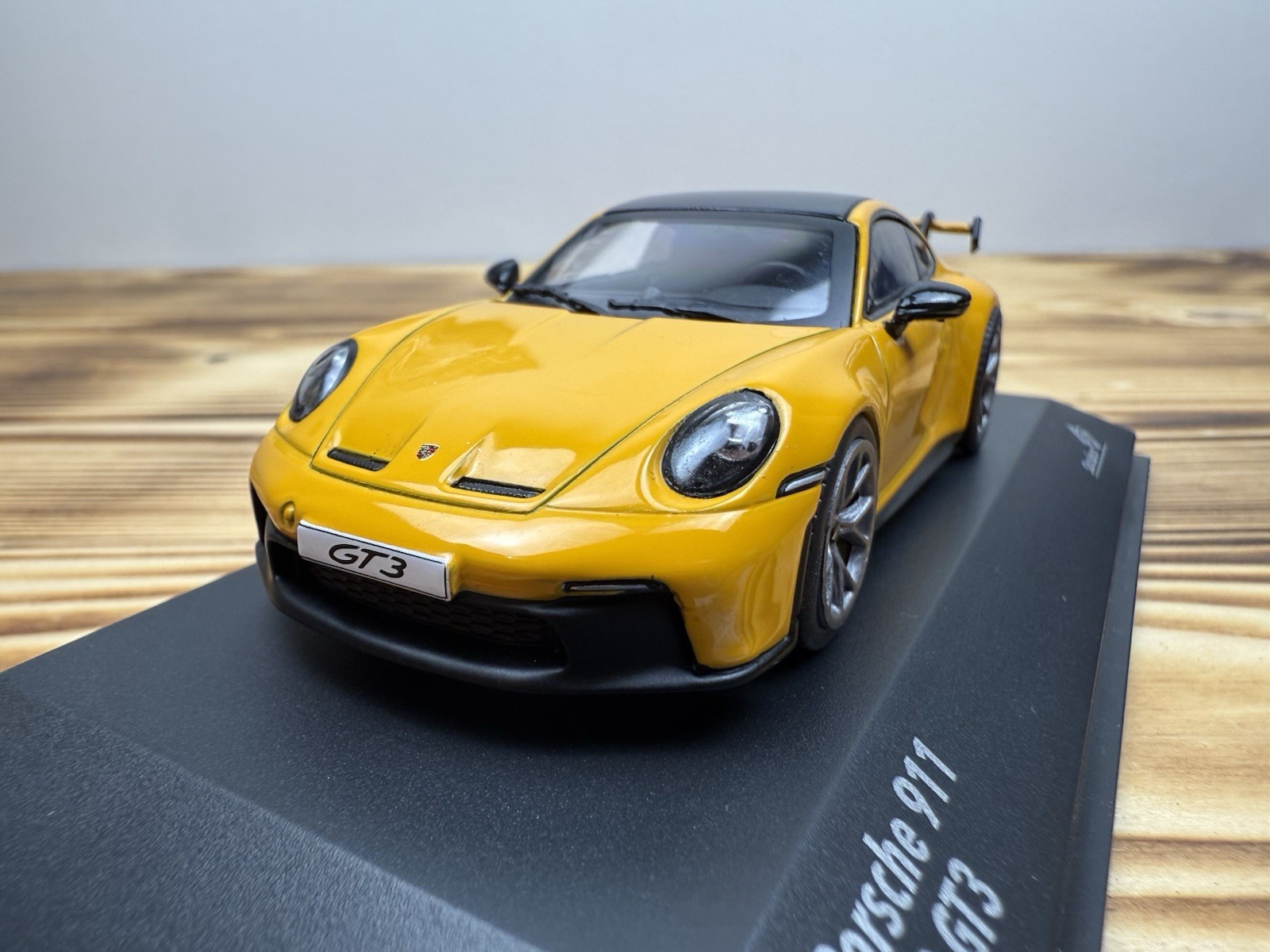 Porsche 911 992 GT3 Coupe 2023 Solido 1/43 jaune SL4312504 voiture miniature collection