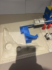 LEGO Space: Beta I Command Base (6970) 99% Complete, Includes Flag and antenna