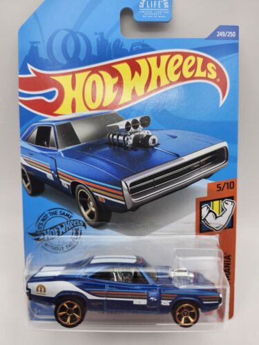 Hot Wheels '70 Dodge Charger R/T Muscle Mania 2020 Series Blue With MOPAR Tampo - Picture 1 of 2