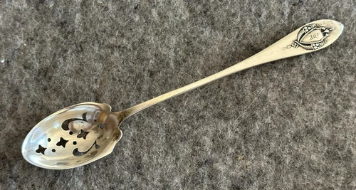 Lunt MOUNT VERNON Sterling Silver Olive Spoon 6-1/8 Inch