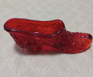 Beautiful Vintage Fenton Red/Amberina? Daisy & Button Glass Slipper UV Glows