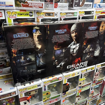 Gears Of War NECA 4 Figure box Set Marcus Fenix, Dom, Baird