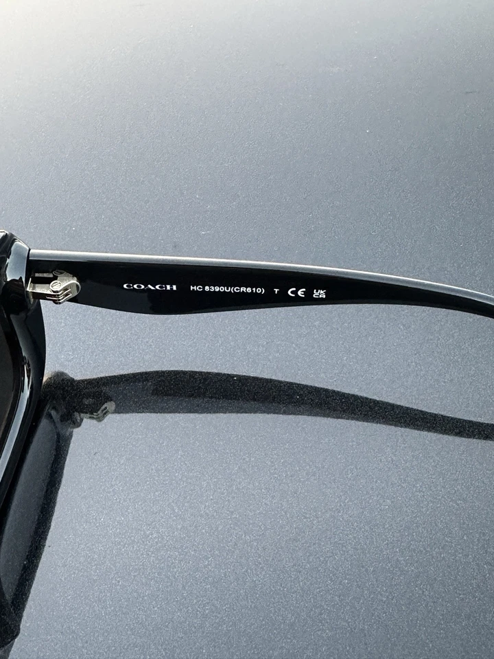 Gafas de sol Coach CR610 HC8390U de segunda mano para mujer en muy buen estado. Poco uso Foto 4 de 4