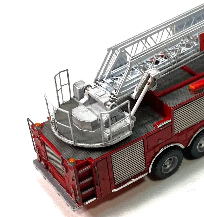 N Scale Aerial Ladder Truck Kit by Showcase Miniatures (one truck) (136) - Image 2 of 4